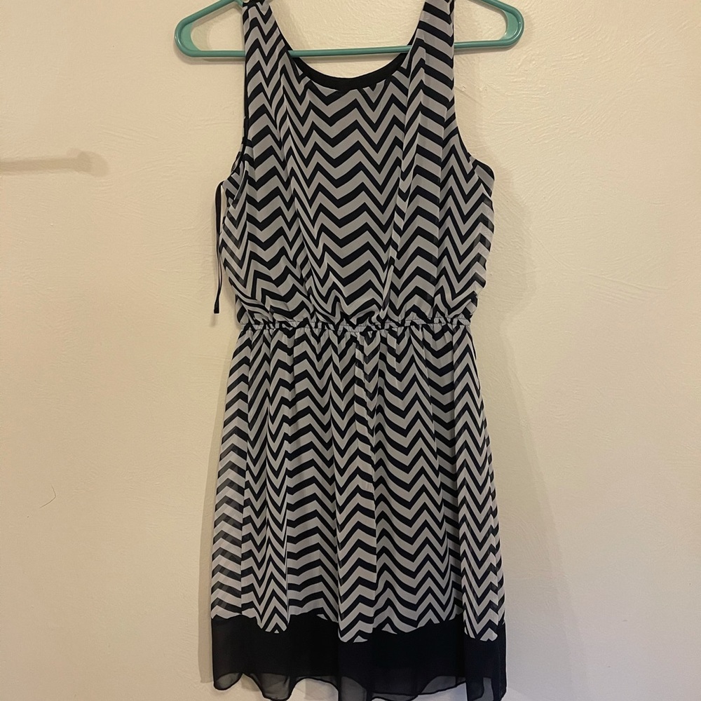 Chevron navy dress M